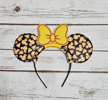Load image into Gallery viewer, Interchangeable Ears with Bow - Mickey Pizza
