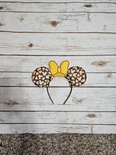Load image into Gallery viewer, Interchangeable Ears with Bow - Mickey Pizza
